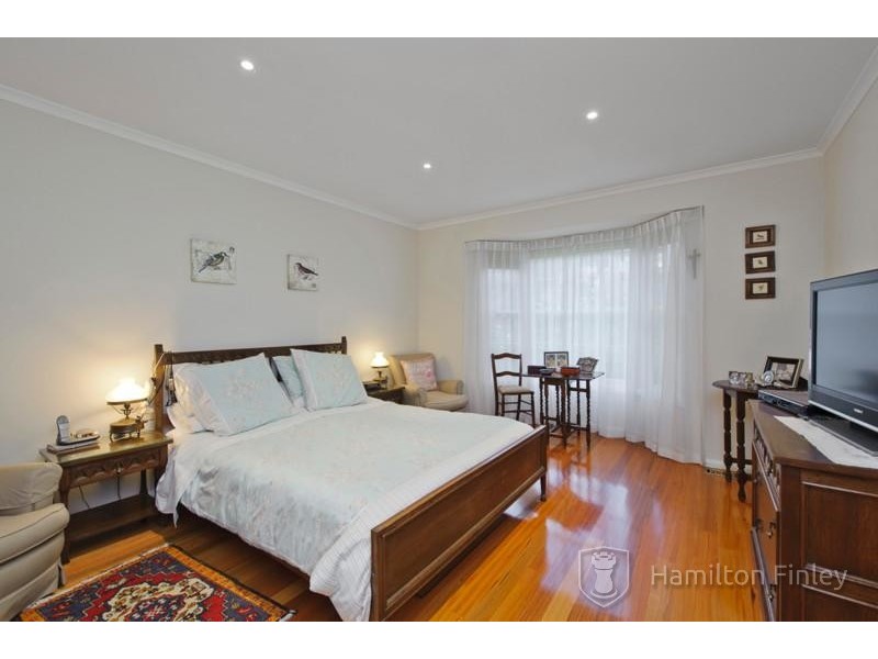 25 Caringal Avenue, Doncaster VIC 3108