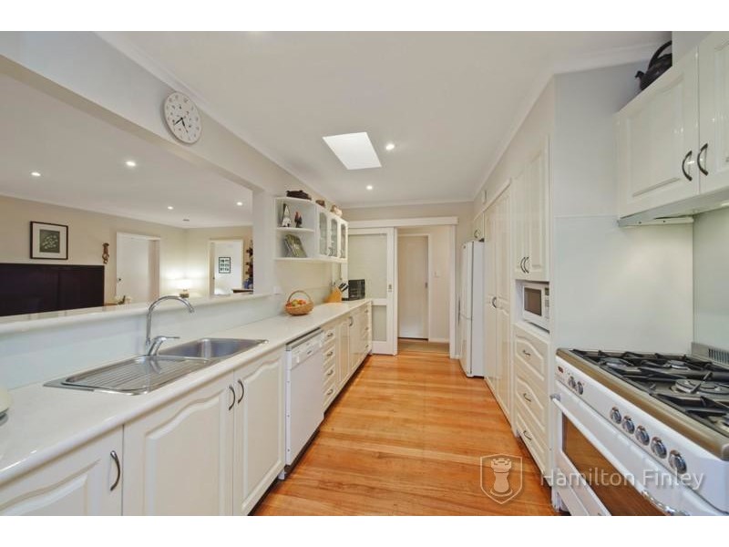 25 Caringal Avenue, Doncaster VIC 3108