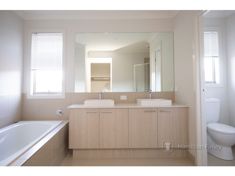 13 Oakridge Street, Point Cook VIC 3030