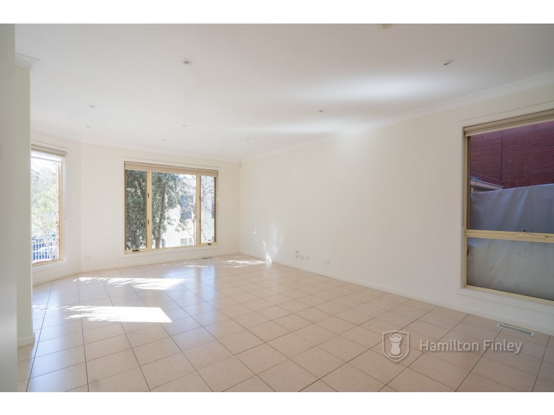 1/2 Stutt Avenue, Doncaster VIC 3108