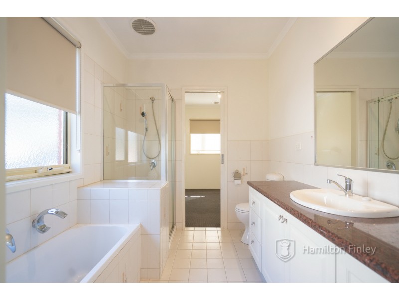 1/2 Stutt Avenue, Doncaster VIC 3108