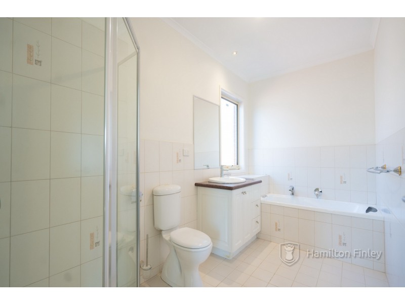 1/2 Stutt Avenue, Doncaster VIC 3108