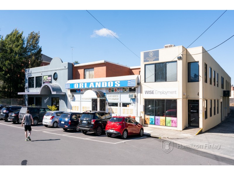 1/2 Stutt Avenue, Doncaster VIC 3108