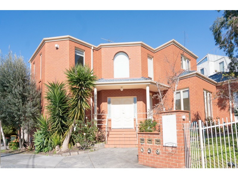 1/2 Stutt Avenue, Doncaster VIC 3108