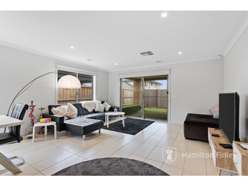 4 Pembridge Avenue, Williams Landing VIC 3027