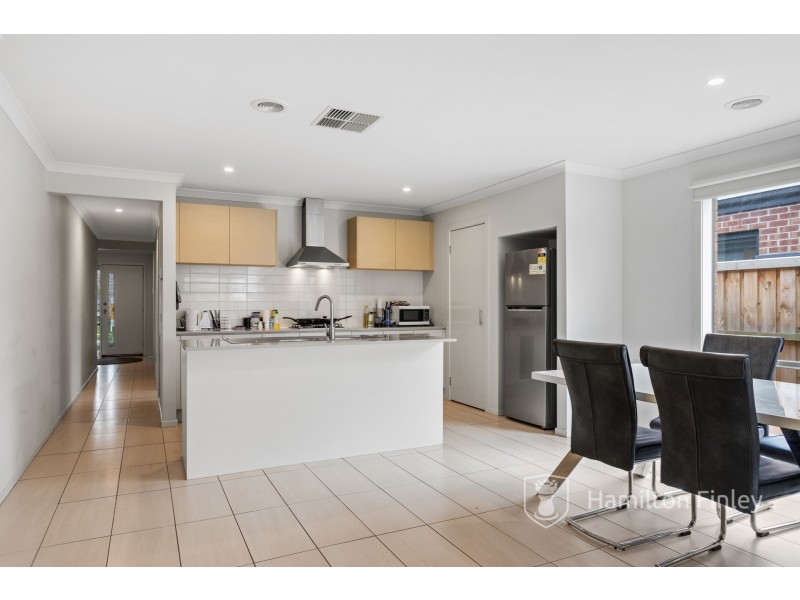 4 Pembridge Avenue, Williams Landing VIC 3027