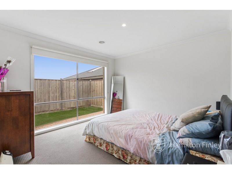 4 Pembridge Avenue, Williams Landing VIC 3027