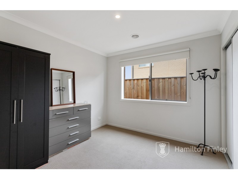 4 Pembridge Avenue, Williams Landing VIC 3027