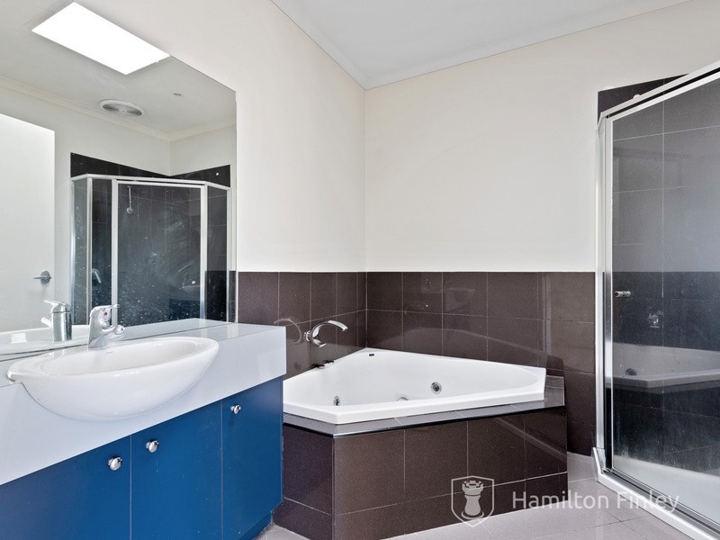 45 Herriotts Boulevard, Glen Waverley VIC 3150