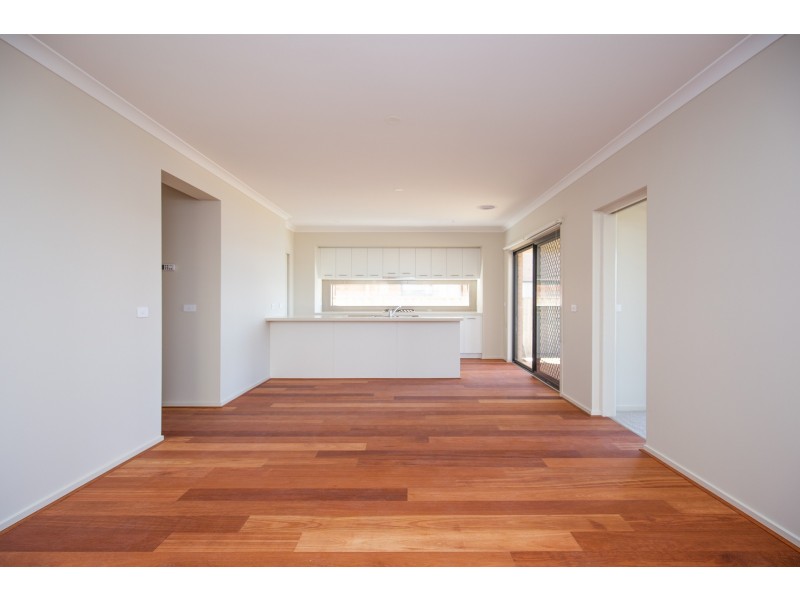 26 Sanctuary Lakes East Boulevard, Point Cook VIC 3030