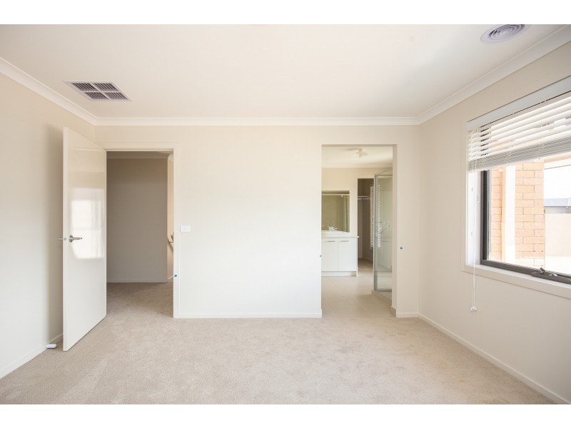 26 Sanctuary Lakes East Boulevard, Point Cook VIC 3030