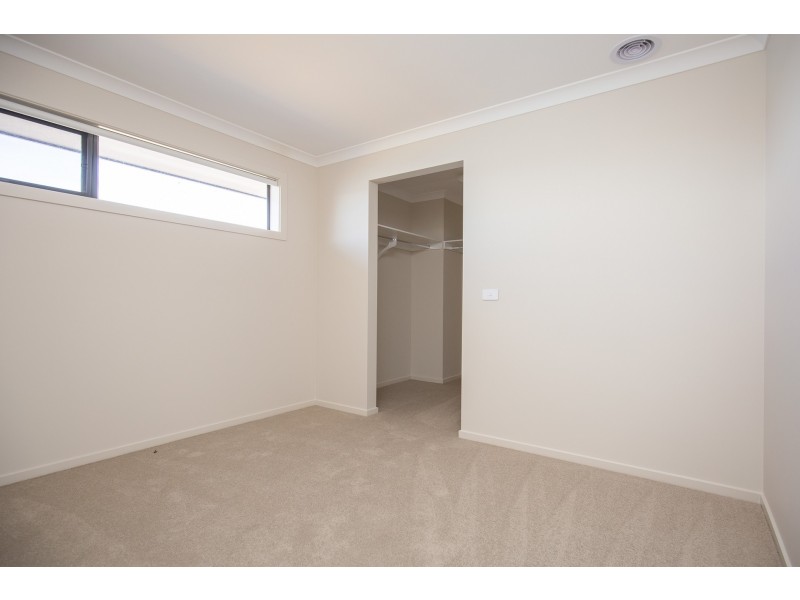 26 Sanctuary Lakes East Boulevard, Point Cook VIC 3030