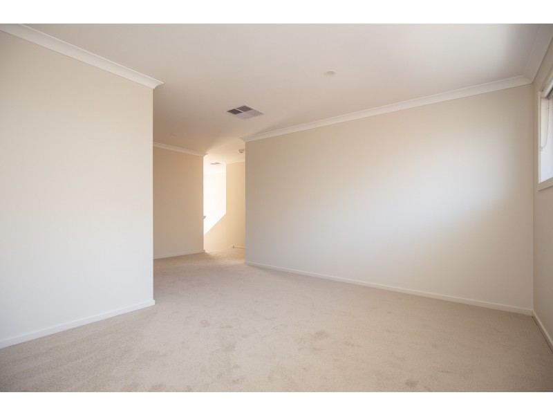 26 Sanctuary Lakes East Boulevard, Point Cook VIC 3030