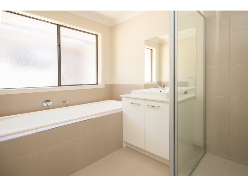 26 Sanctuary Lakes East Boulevard, Point Cook VIC 3030