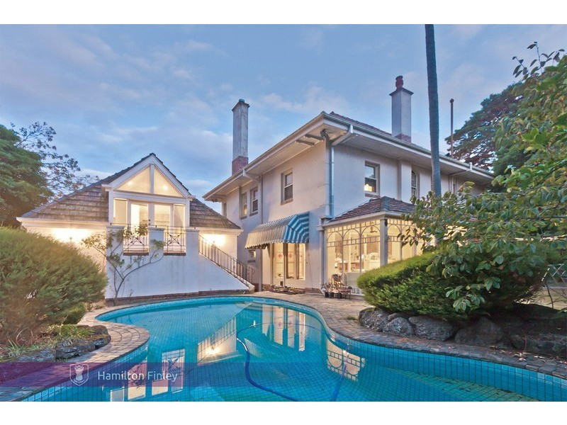 35 Balwyn Road, Canterbury VIC 3126