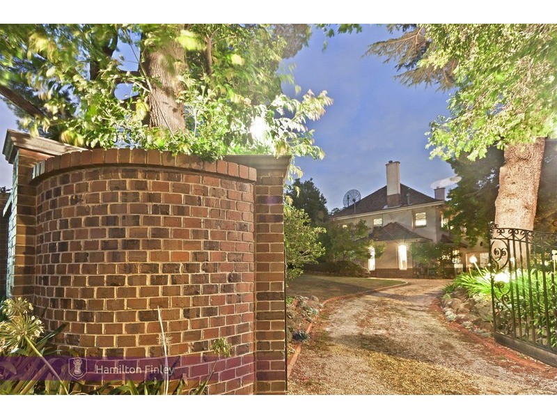 35 Balwyn Road, Canterbury VIC 3126