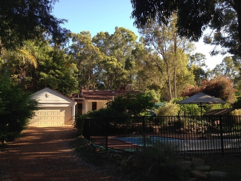 1615  Railway Terrace, Sawyers Valley WA 6074