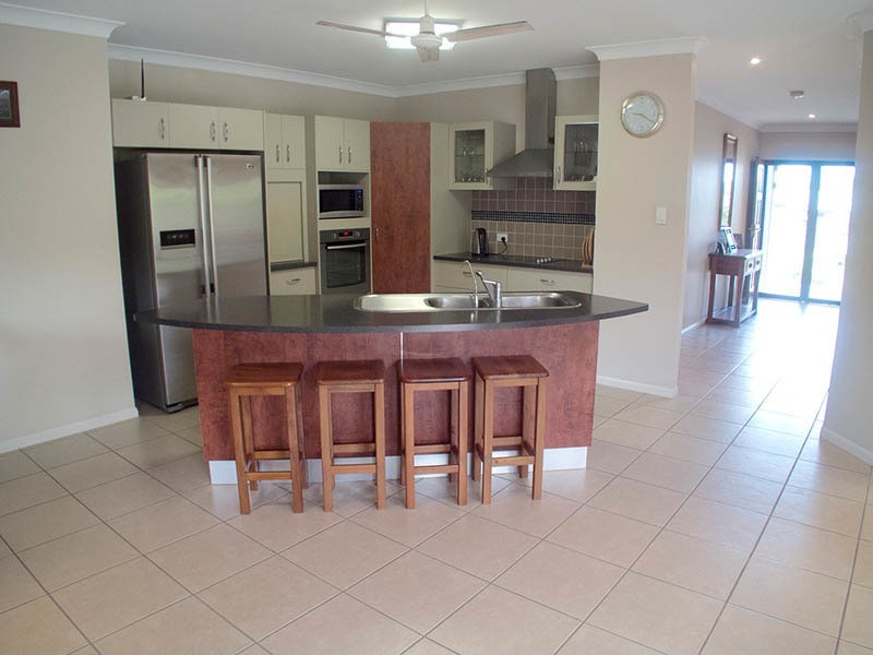 10  Redbank Court, Mount Louisa QLD 4814