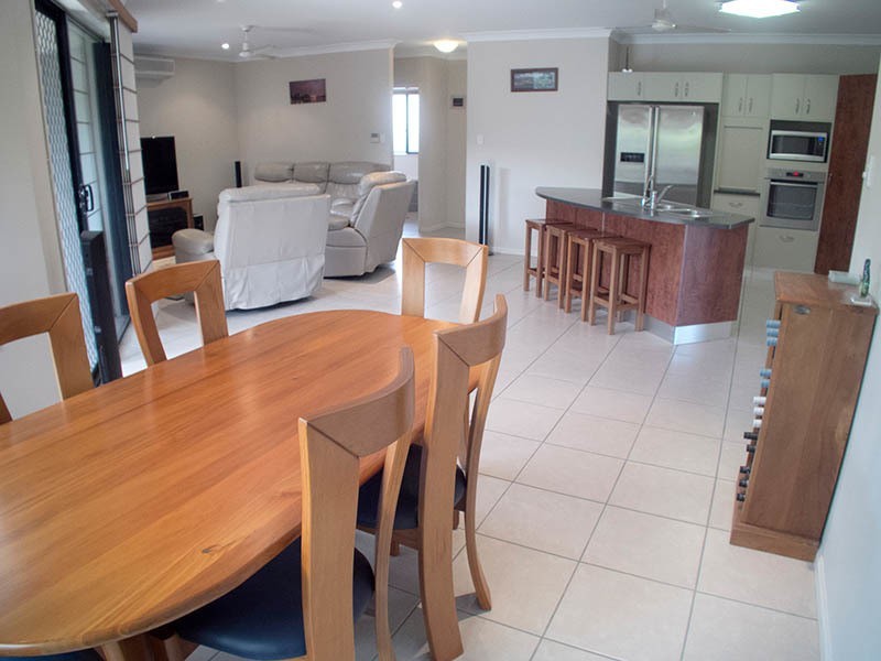 10  Redbank Court, Mount Louisa QLD 4814