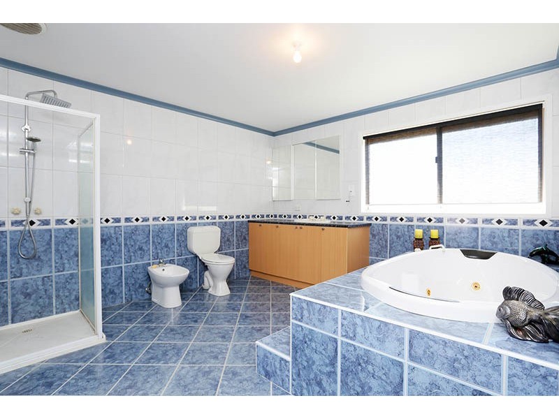 2 Freeman Avenue, Burnside VIC 3023