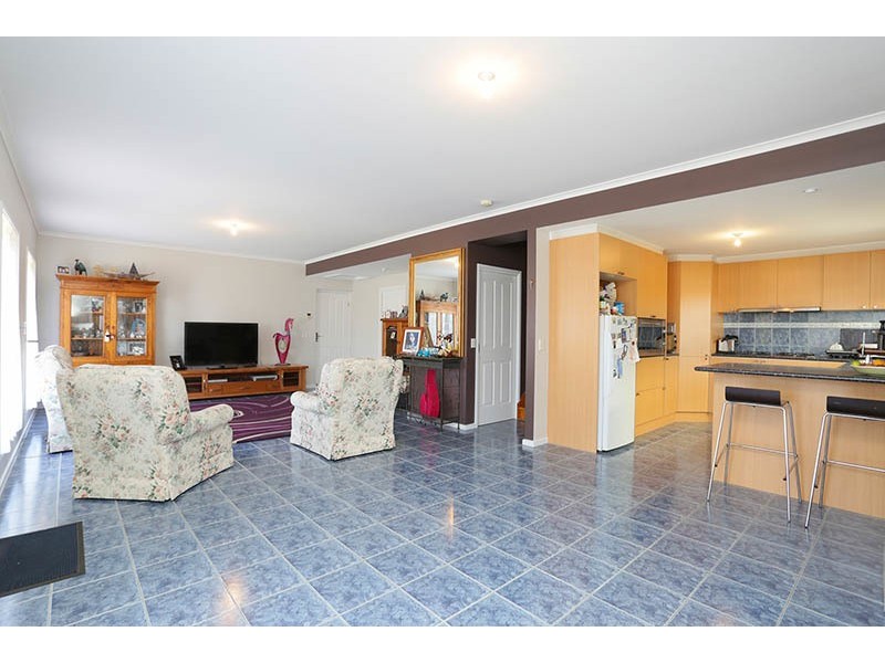 2 Freeman Avenue, Burnside VIC 3023