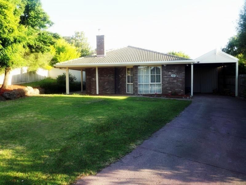 12 Dundee Court, Pakenham VIC 3810