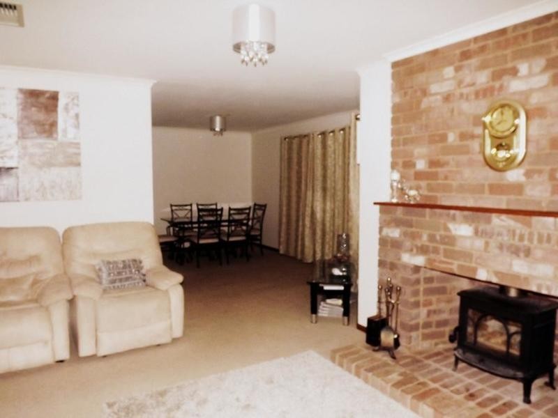 12 Dundee Court, Pakenham VIC 3810