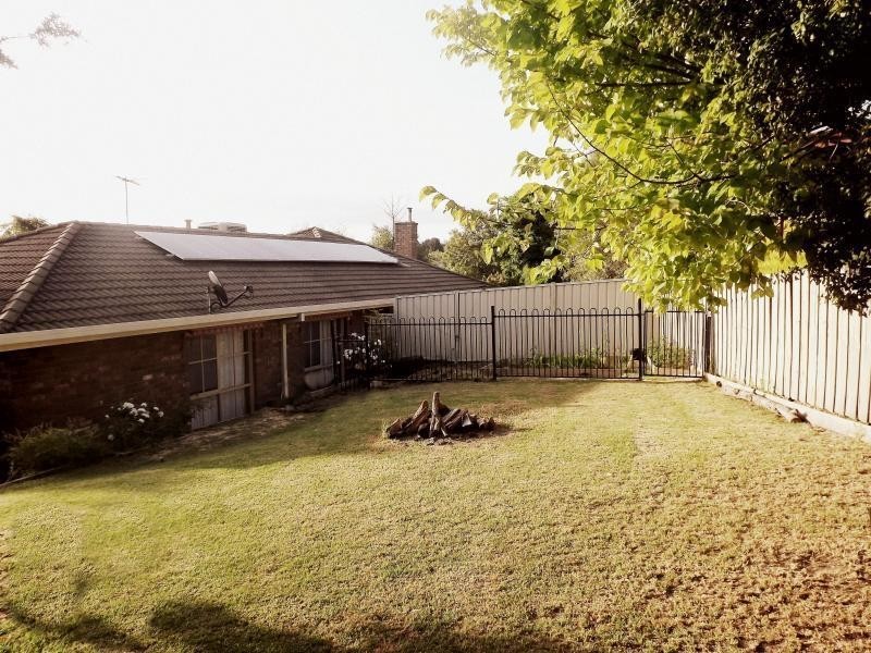 12 Dundee Court, Pakenham VIC 3810