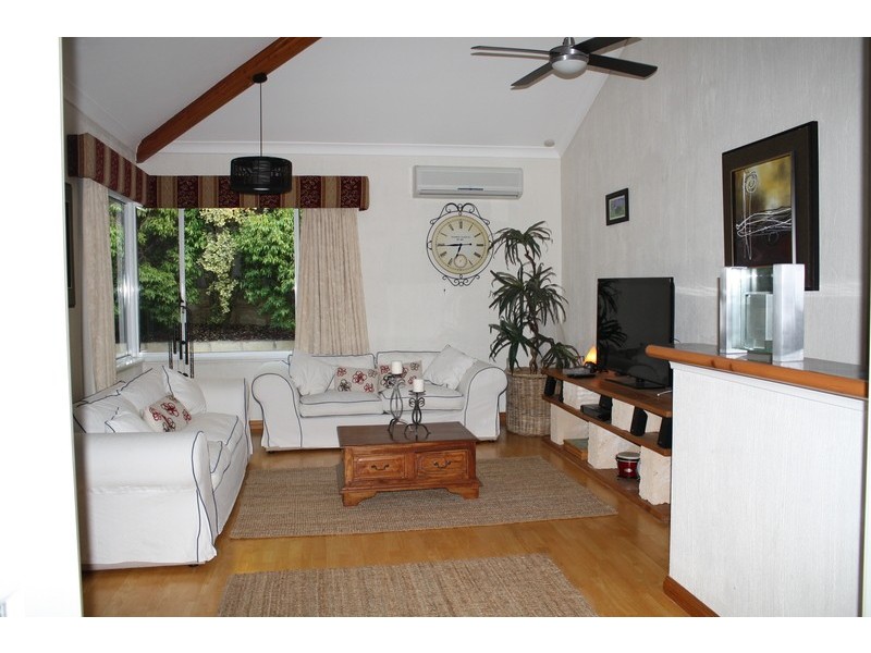 10 Tanning Way, Woodvale WA 6026