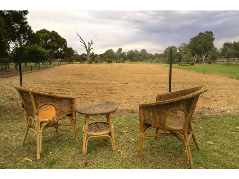 4 Ovens Terrace, Tarrawingee VIC 3678