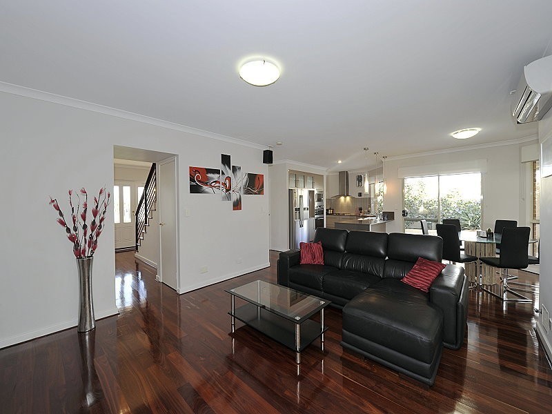 30 Rees Place, Wannanup WA 6210