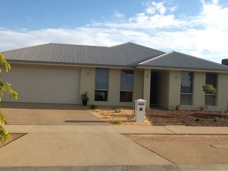 2 Adoni Green, Yarrawonga VIC 3730