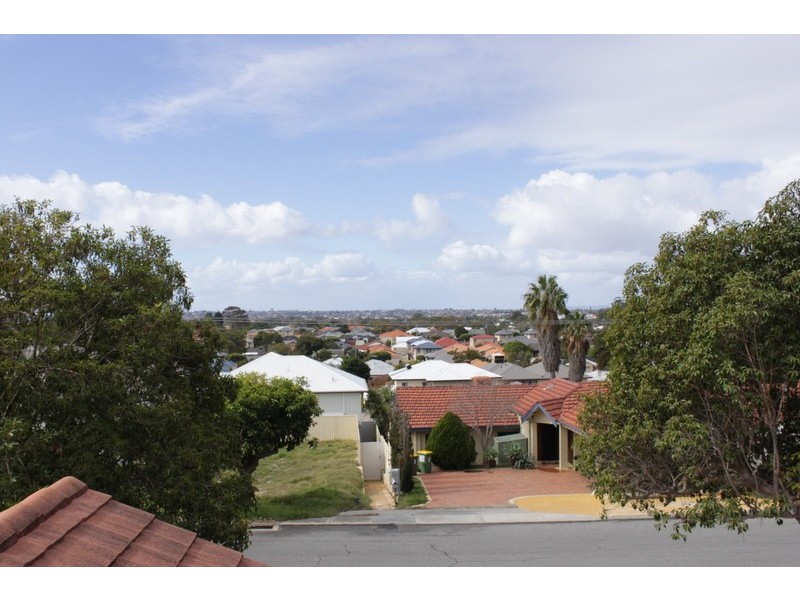 135 Woodside Street, Doubleview WA 6018