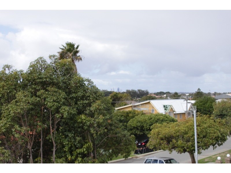 135 Woodside Street, Doubleview WA 6018