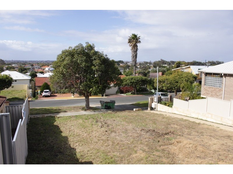 135 Woodside Street, Doubleview WA 6018