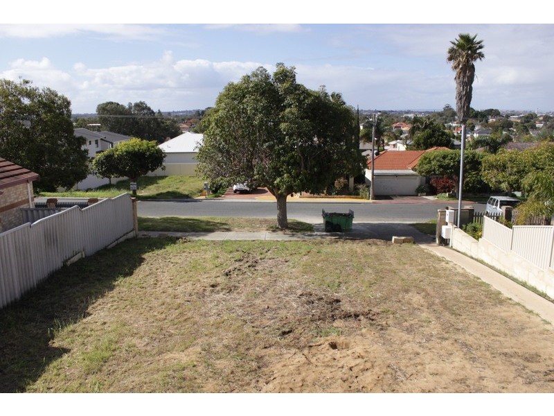 135 Woodside Street, Doubleview WA 6018