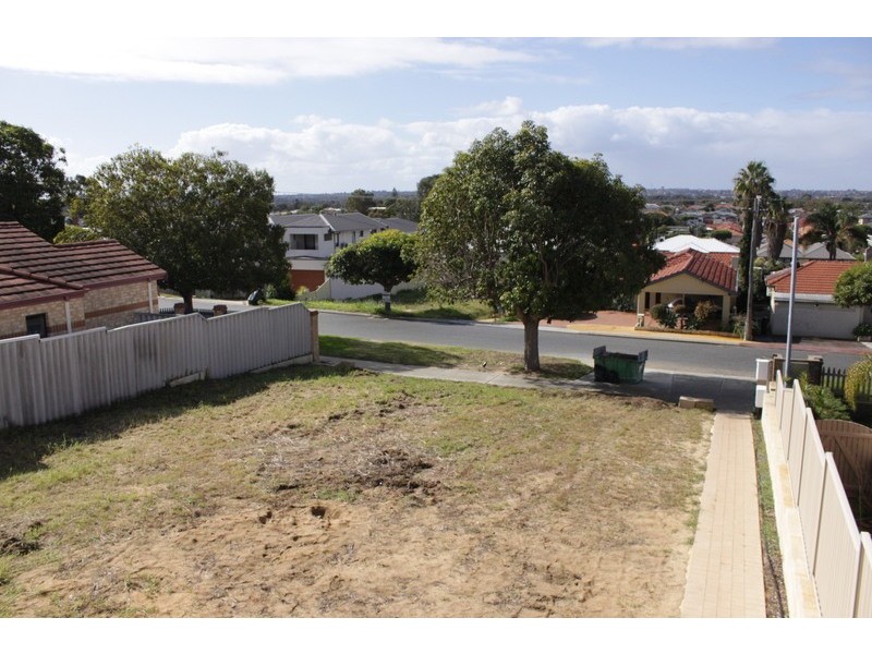 135 Woodside Street, Doubleview WA 6018