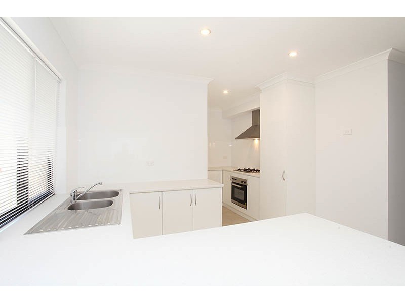 1 & 2/28 Homewood Street, Cloverdale WA 6105