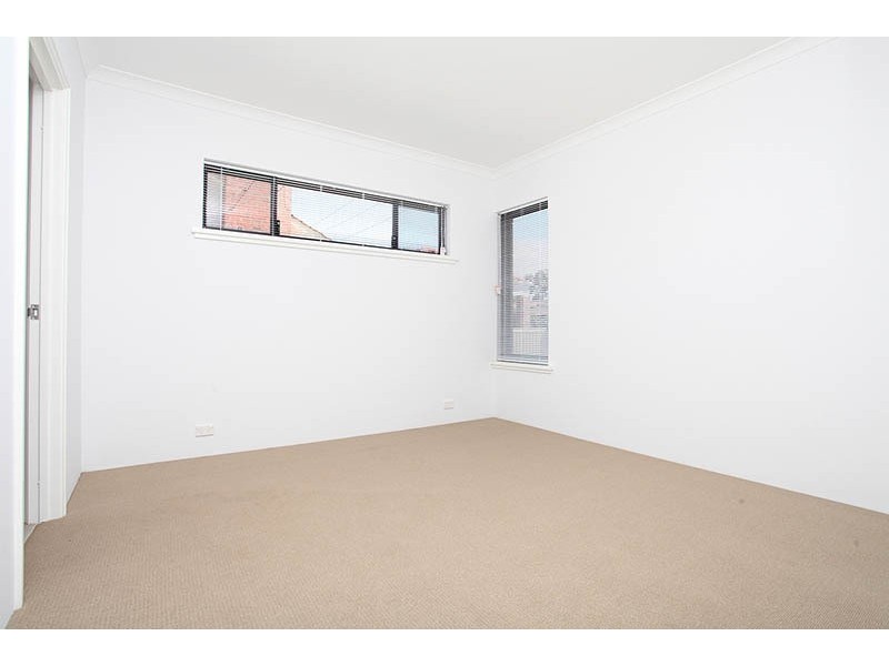 1 & 2/28 Homewood Street, Cloverdale WA 6105