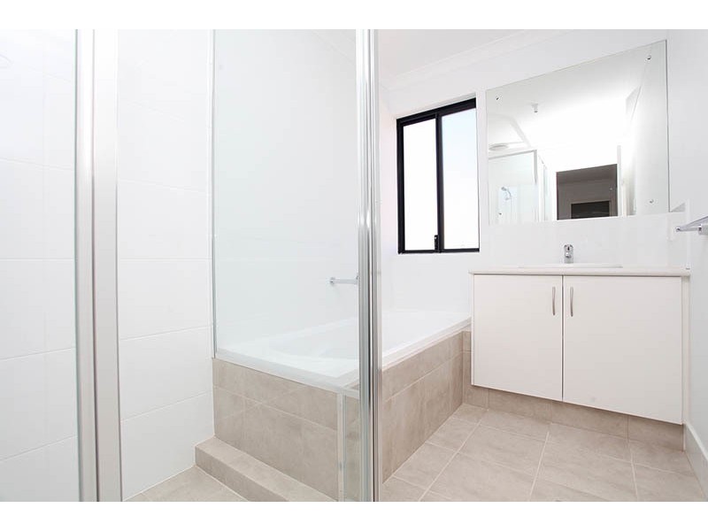 1 & 2/28 Homewood Street, Cloverdale WA 6105