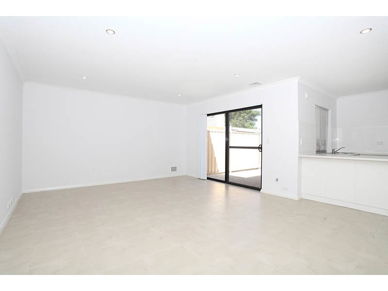 1 & 2/28 Homewood Street, Cloverdale WA 6105