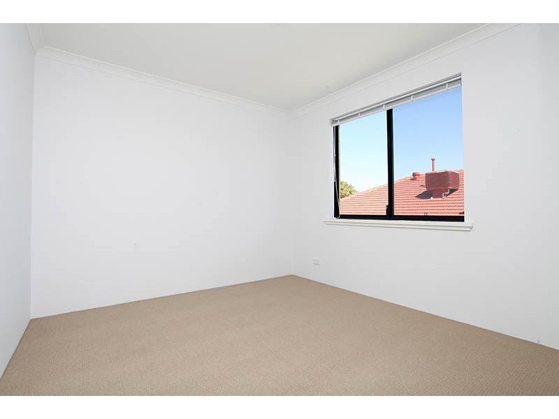 1 & 2/28 Homewood Street, Cloverdale WA 6105