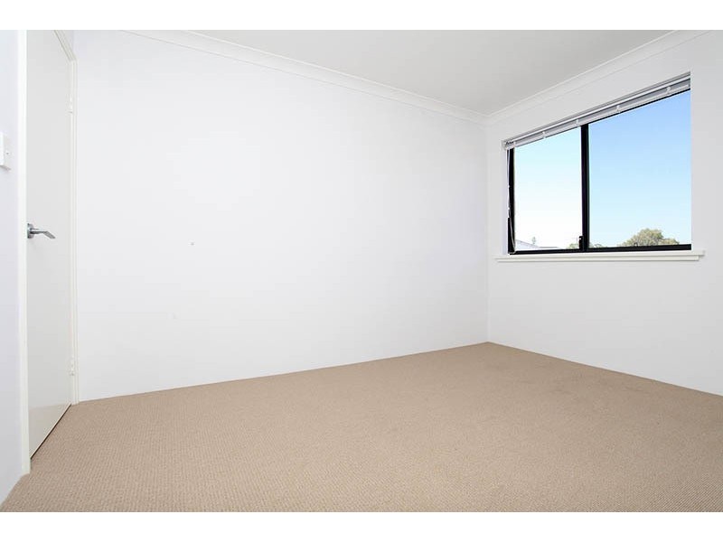 1 & 2/28 Homewood Street, Cloverdale WA 6105