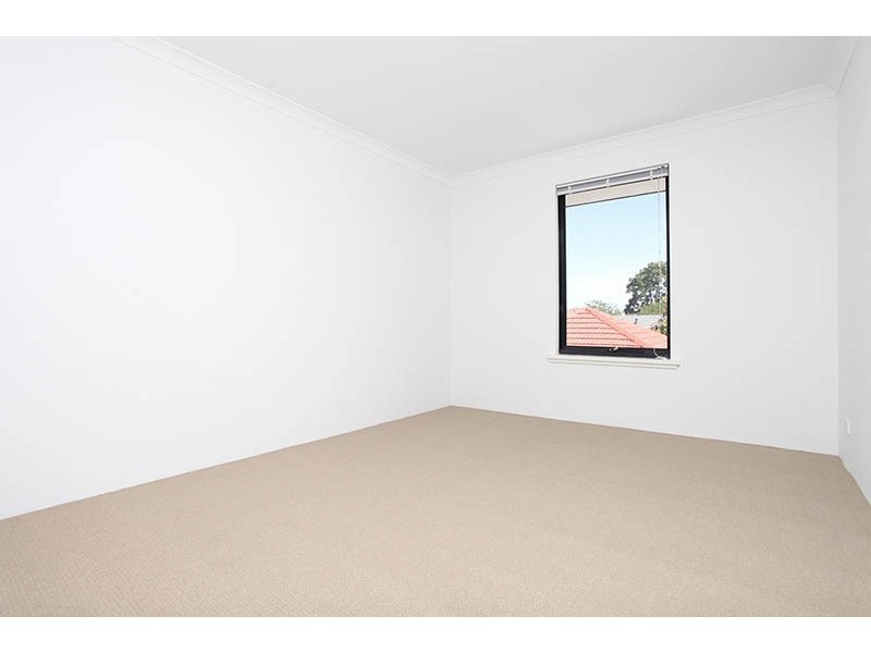 1 & 2/28 Homewood Street, Cloverdale WA 6105