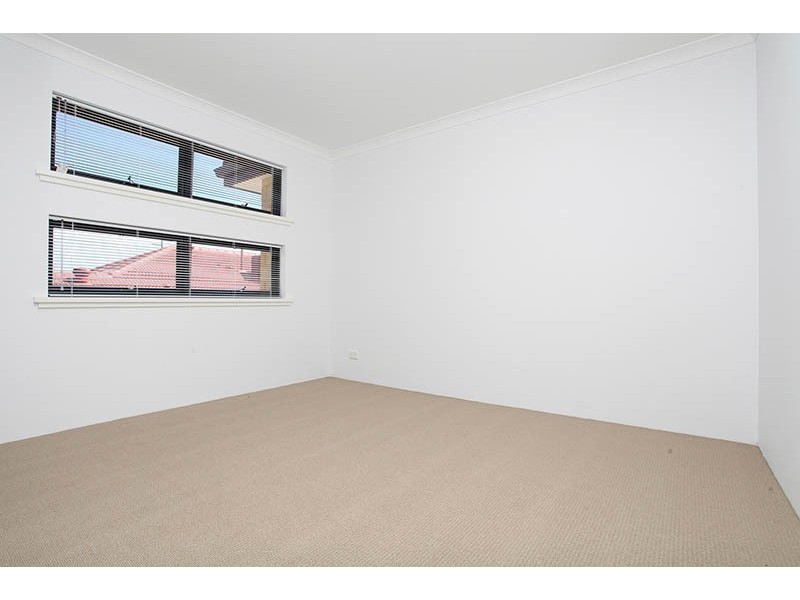 1 & 2/28 Homewood Street, Cloverdale WA 6105