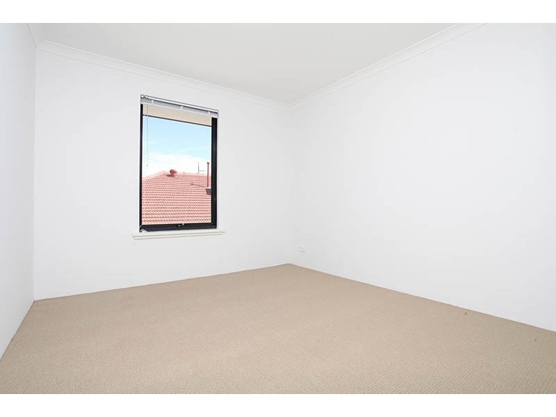 1 & 2/28 Homewood Street, Cloverdale WA 6105