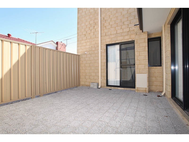 1 & 2/28 Homewood Street, Cloverdale WA 6105