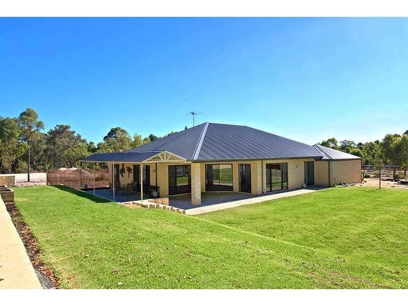 18 Duce Drive, Boyanup WA 6237