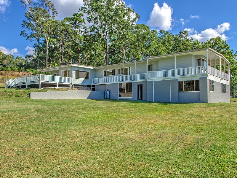 18 Tarrant Drive, Mudgeeraba QLD 4213