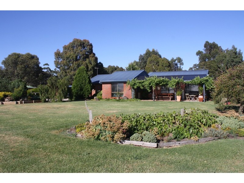 44 South Beach Road, Lake Bolac VIC 3351